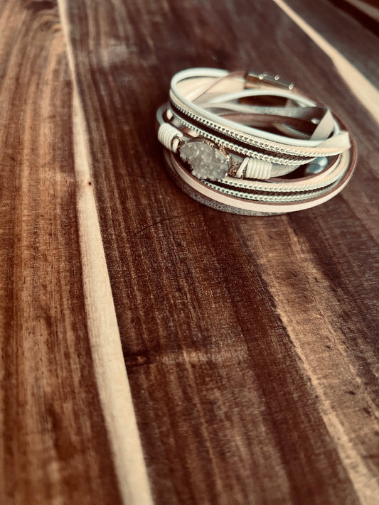 Ivory Agatha - Handmade bracelet