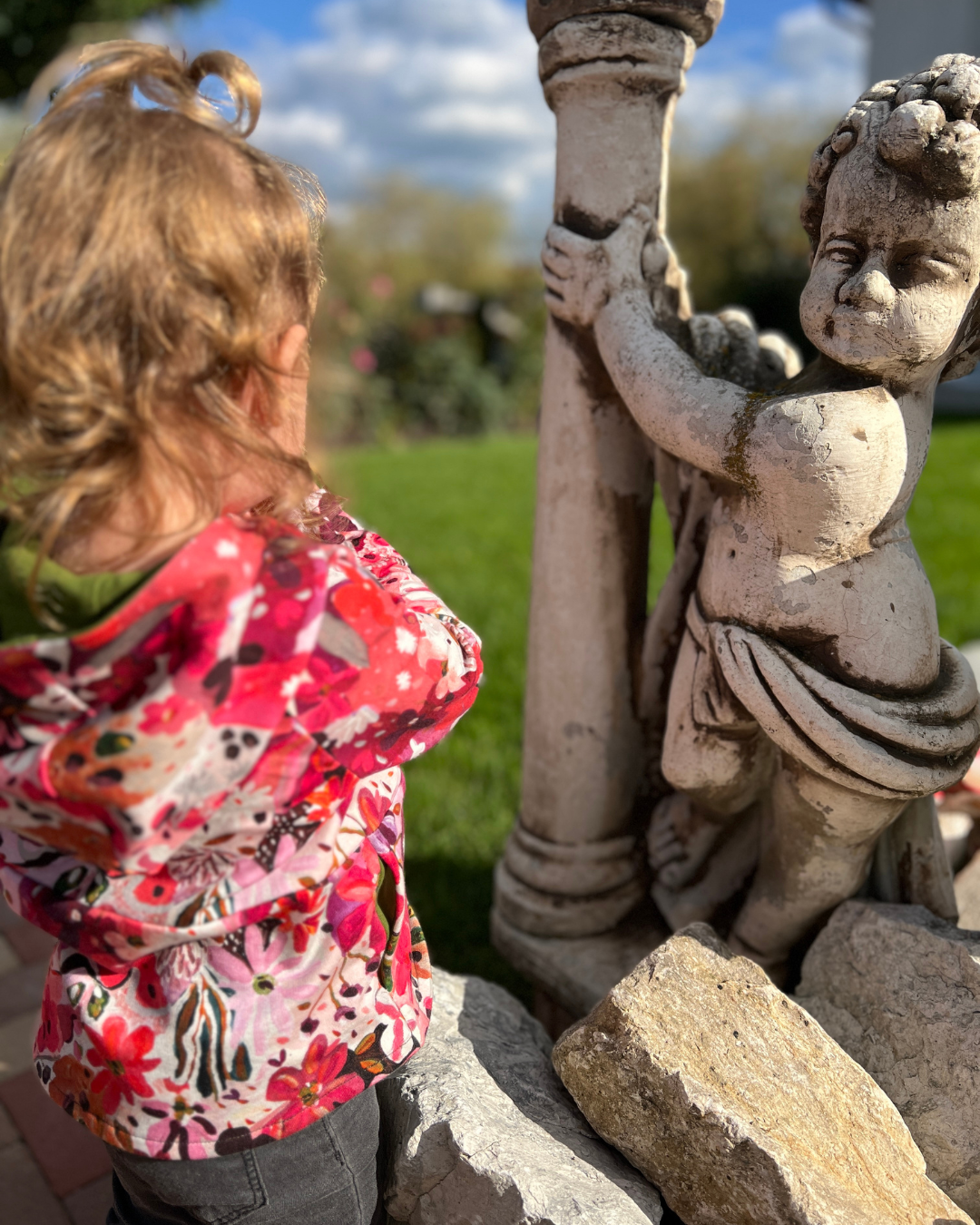 Mooz Hoodie - Bumbac Roses by Nerida Hansen